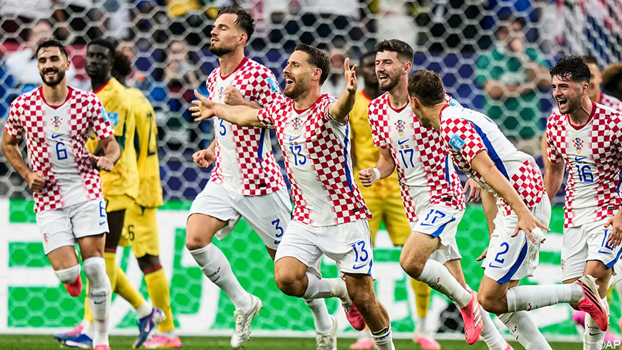 Ghana en Kroatië plaatsen zich voor knock-outfase, Engeland groepswinnaar
