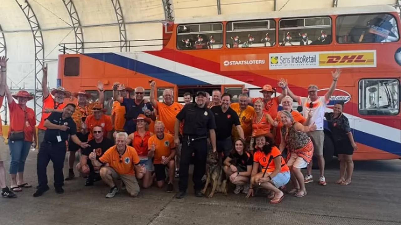 Oranjebus arriveert in Monterrey na hete reis; Mexicaanse gouverneur bereidt feest voor