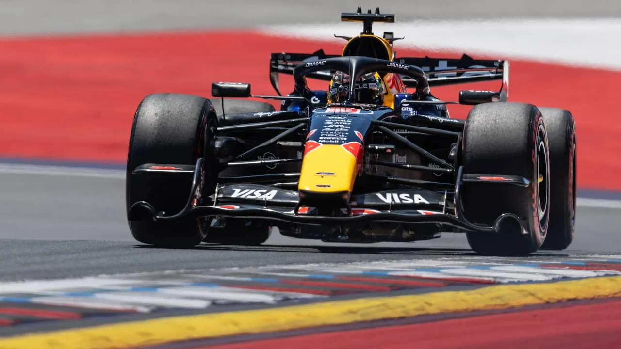 Russell bovenaan in derde training Oostenrijk, Verstappen zesde