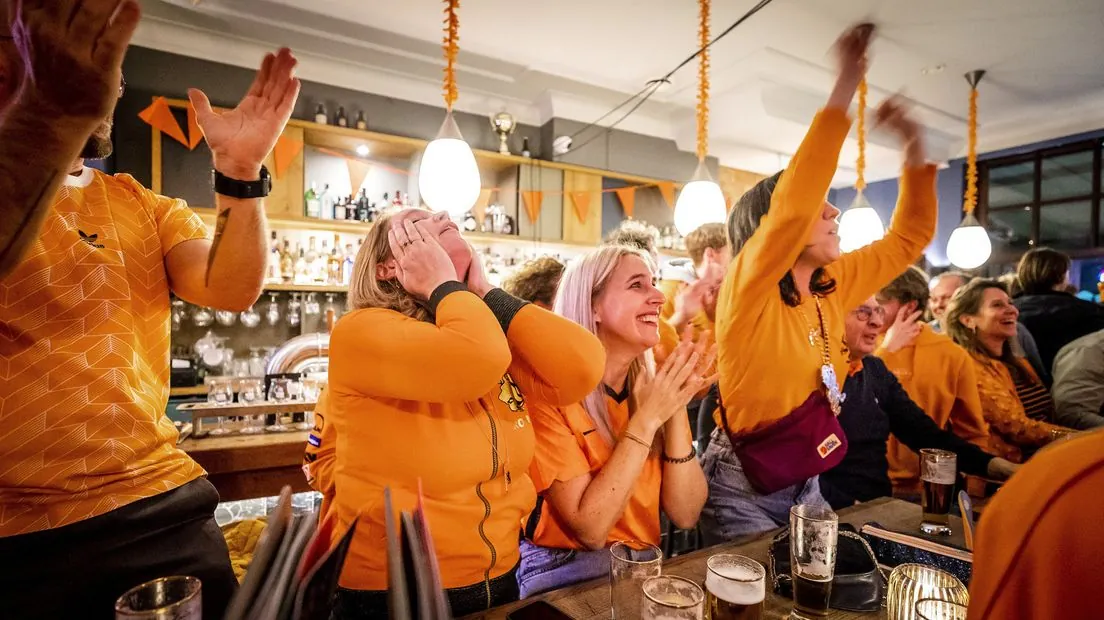 WK-kijkers in de kroeg