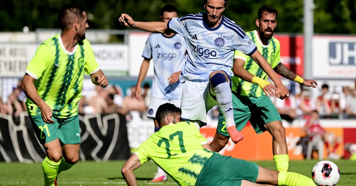 Caio Henrique debuteert voor Ajax in oefenzege op AEK Larnaca