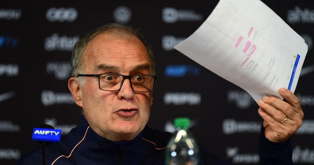 Bielsa neemt afscheid van Uruguay na uitschakeling op WK