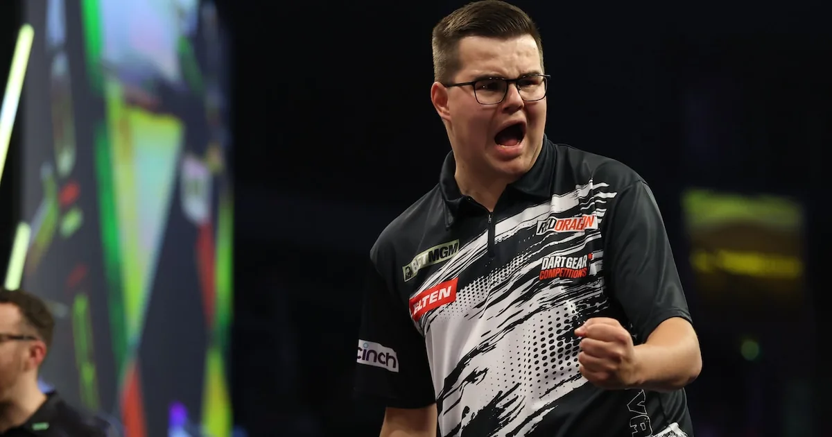 Darter Cameron Menzies onwel op podium World Matchplay, wedstrijd niet hervat