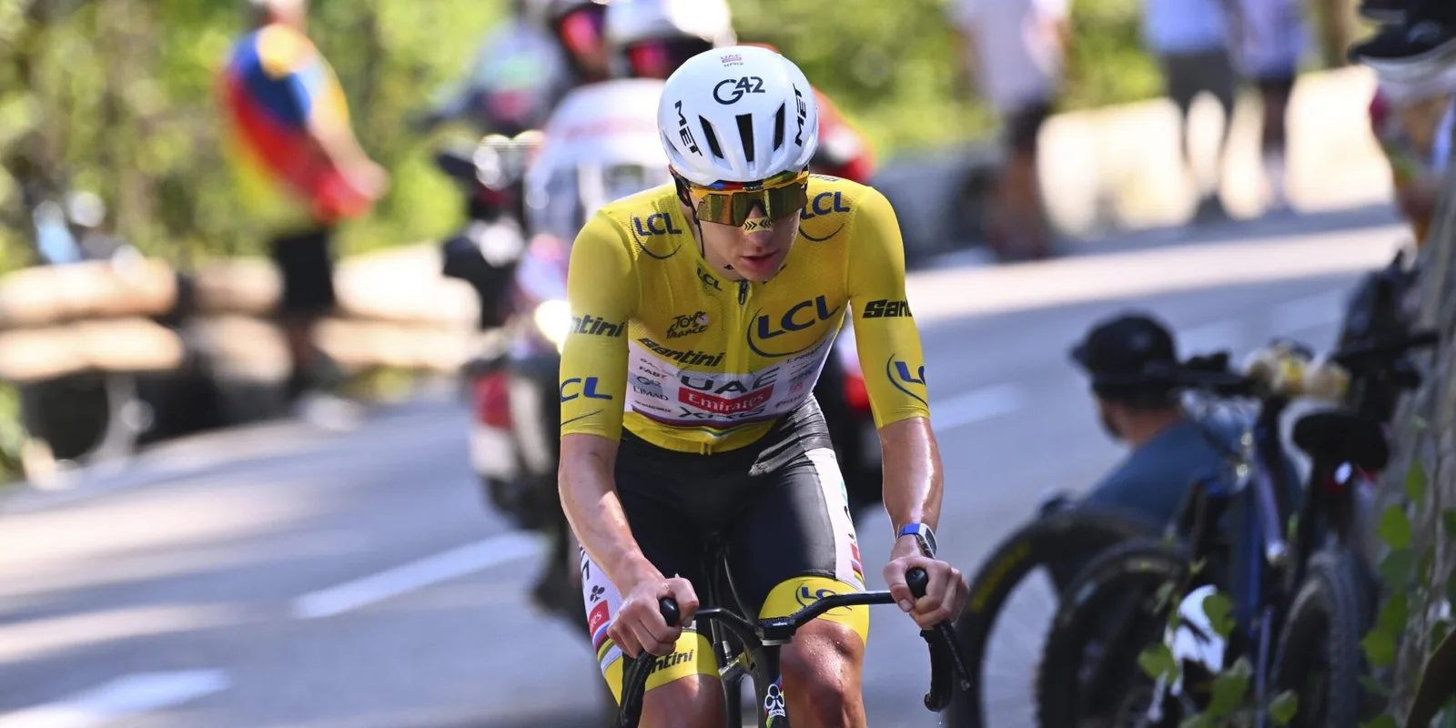 Tadej Pogacar verbreekt 31 jaar oud Alpe d’Huez-record van Marco Pantani