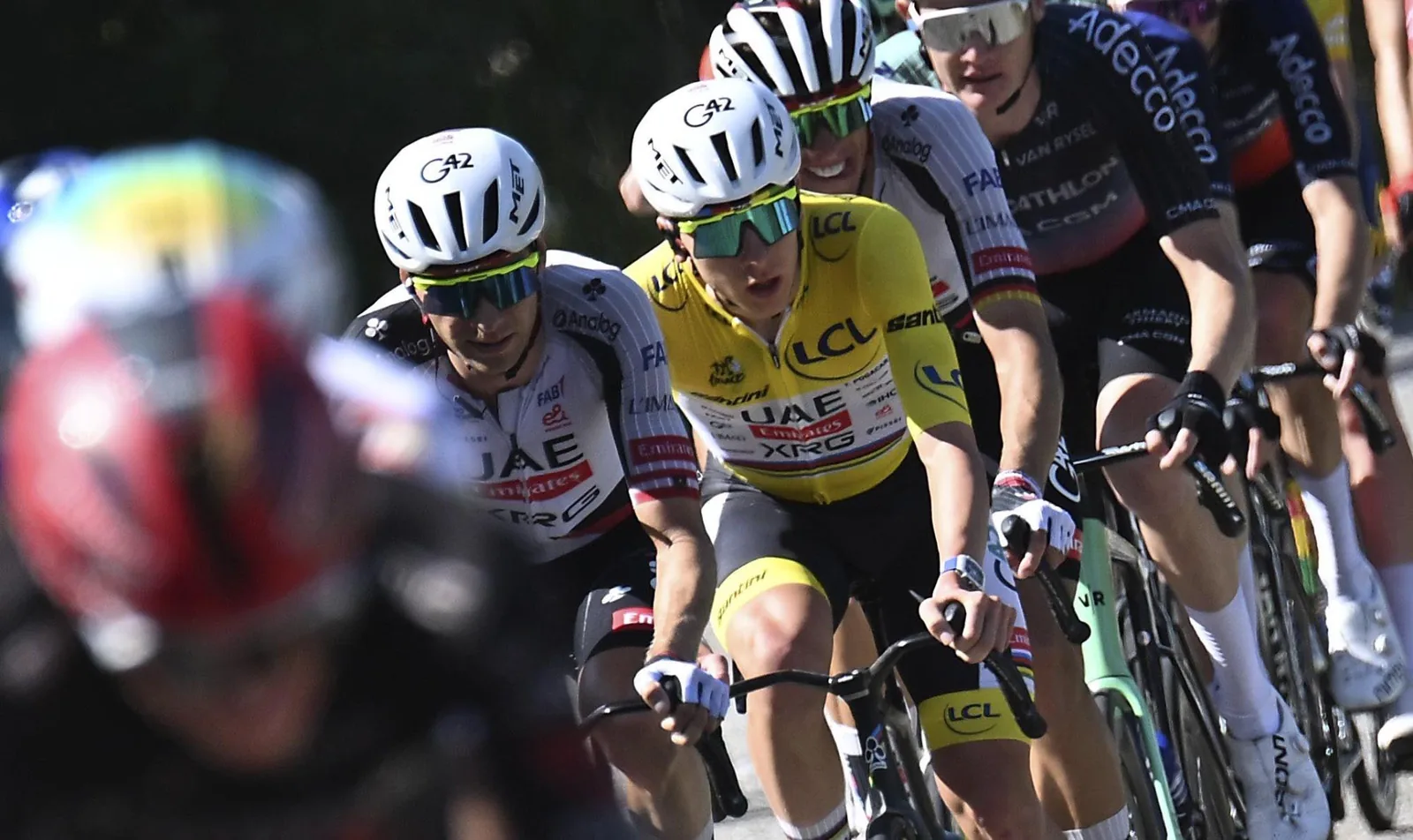 Alpe d’Huez: Arensman in grote kopgroep, Pedersen vrijwel zeker van groene trui
