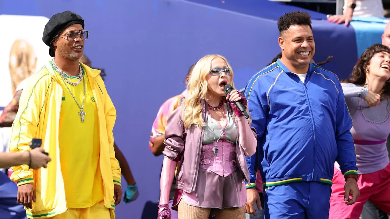 Recensieoverzicht halftime show WK-finale: ‘Popmuziek kan echt vreselijk zijn’