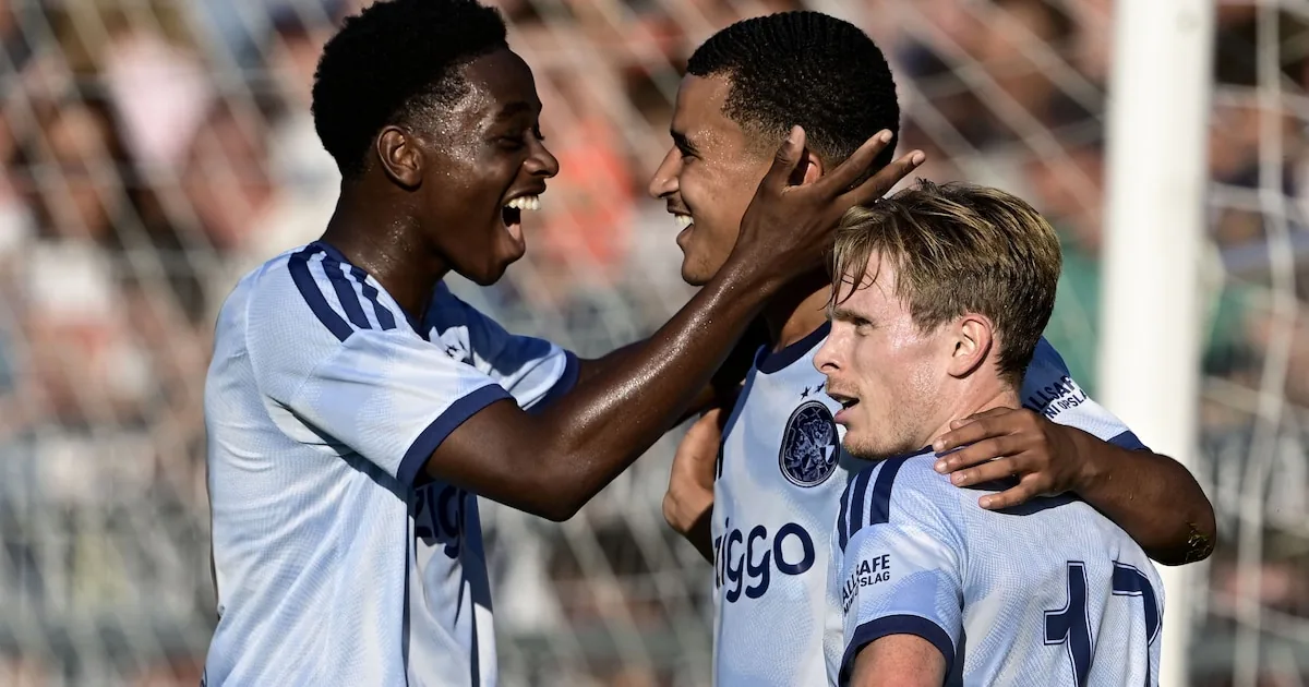 Ajax wint tweede oefenduel onder Míchel, Henrique maakt officieus debuut
