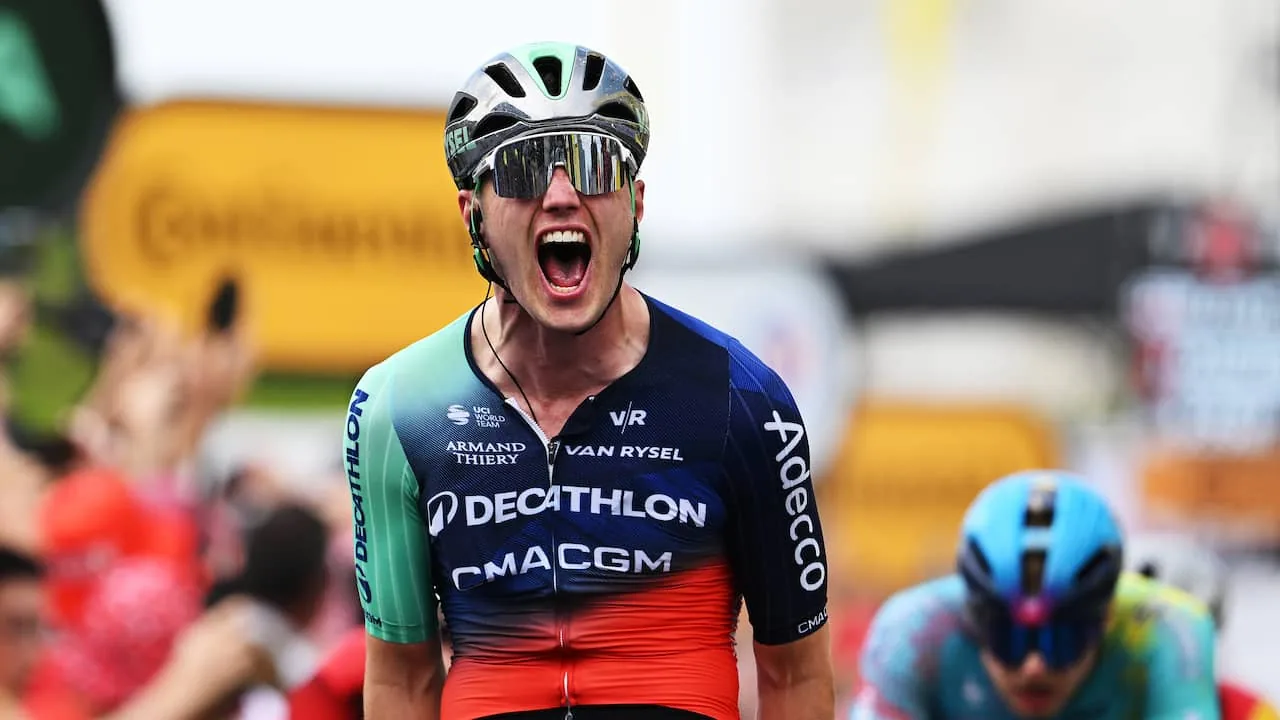 Olav Kooij wint eerste massasprint in Tour de France in Pau