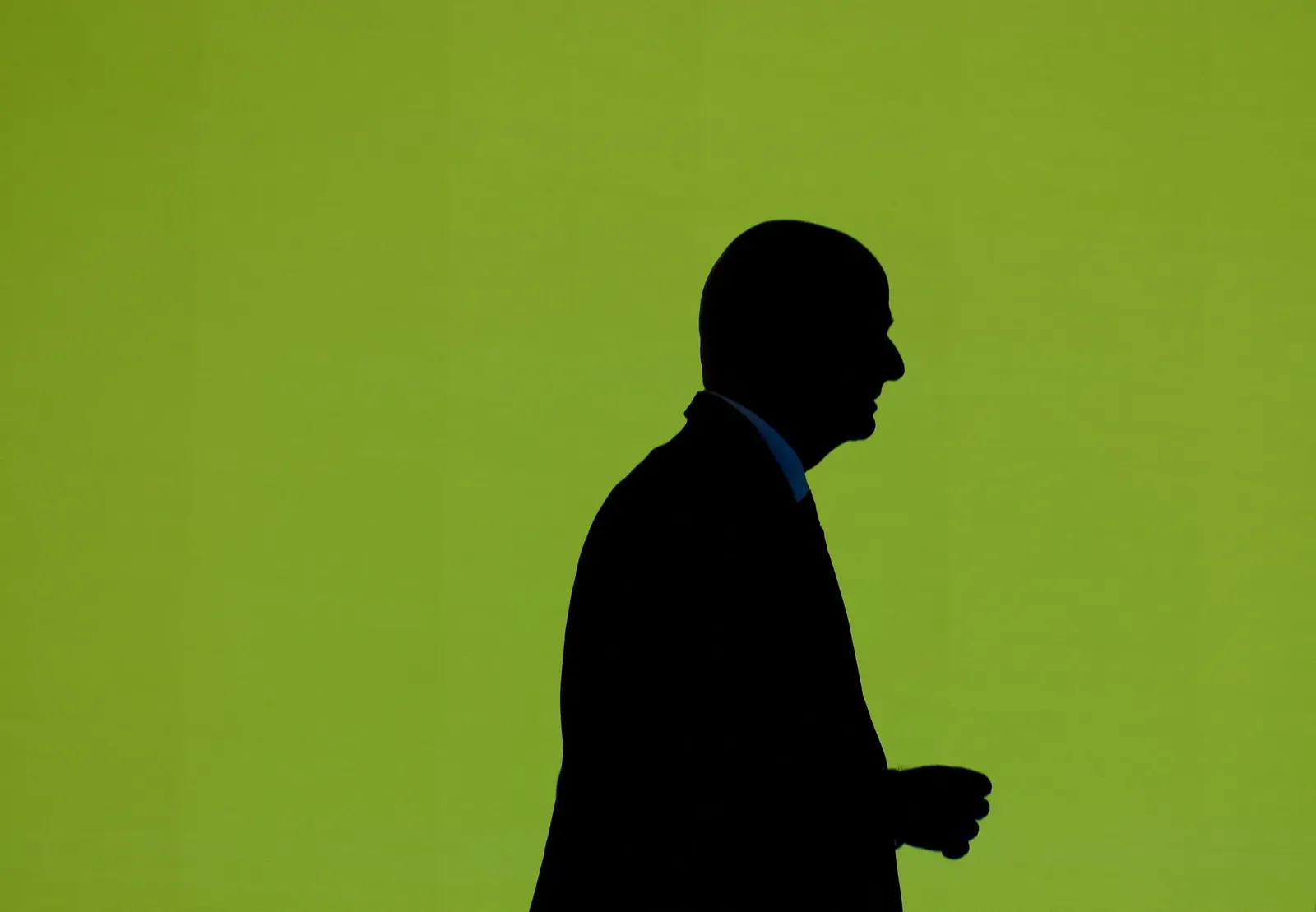 Infantino’s silhouet bij het FIFA-hoofdkwartier in Zürich.Foto Denis Balibouse