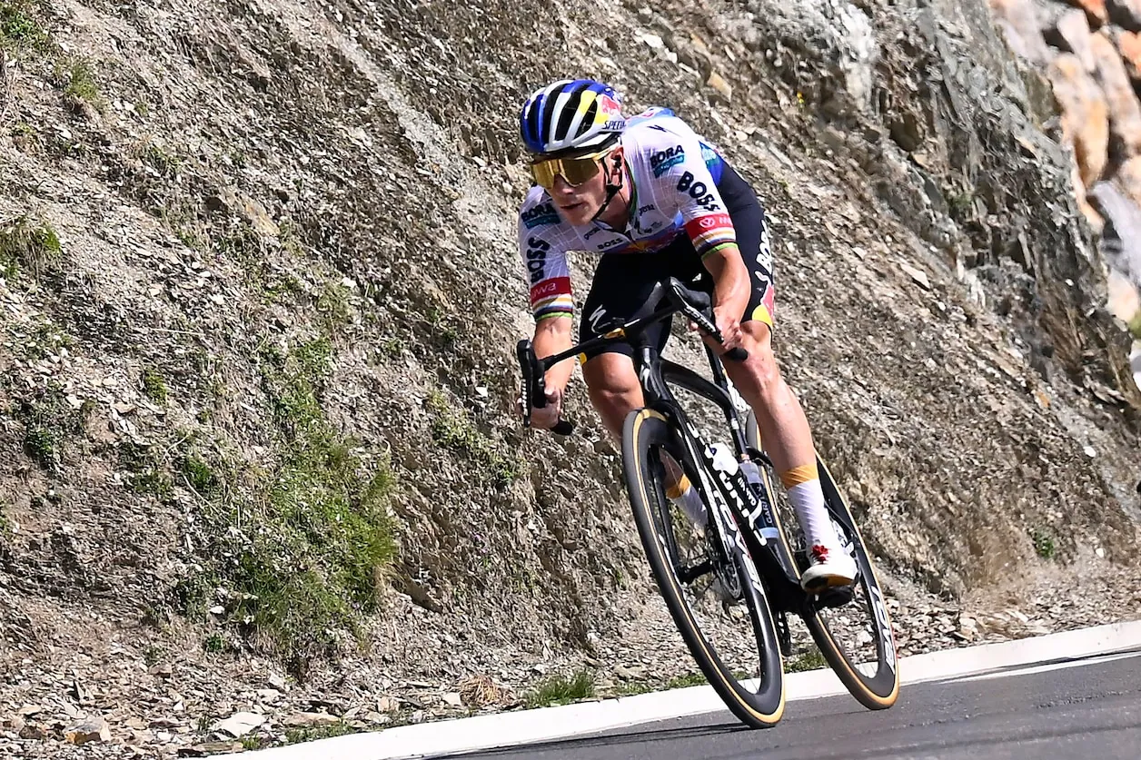 Remco Evenepoel in de afdaling van de Tourmalet: “Het was de bedoeling om à bloc naar beneden te duiken.”© Photo News