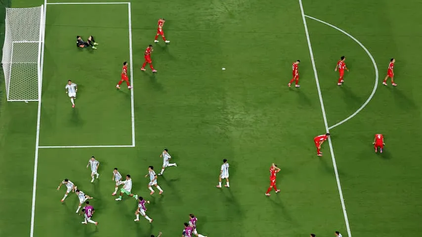 De Argentijnen zijn niet te houden na de schitterende goal van Julián Alvarez in de verlenging.Beeld: Getty Images