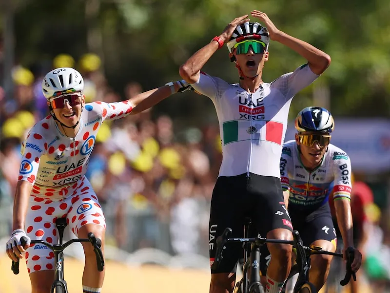 Geweldig gebaar van Tadej Pogacar: veelvraat gunt ploeggenoot ritzege in Tour de France, Mathieu van der Poel komt tekort