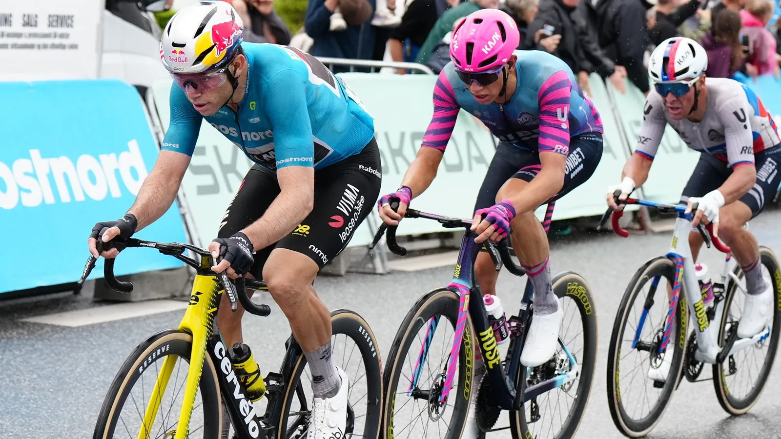 Wout van Aert doet een van de broers Kopecky en Lukas Kubis pijn op de Kiddingsvej in Vejle.
