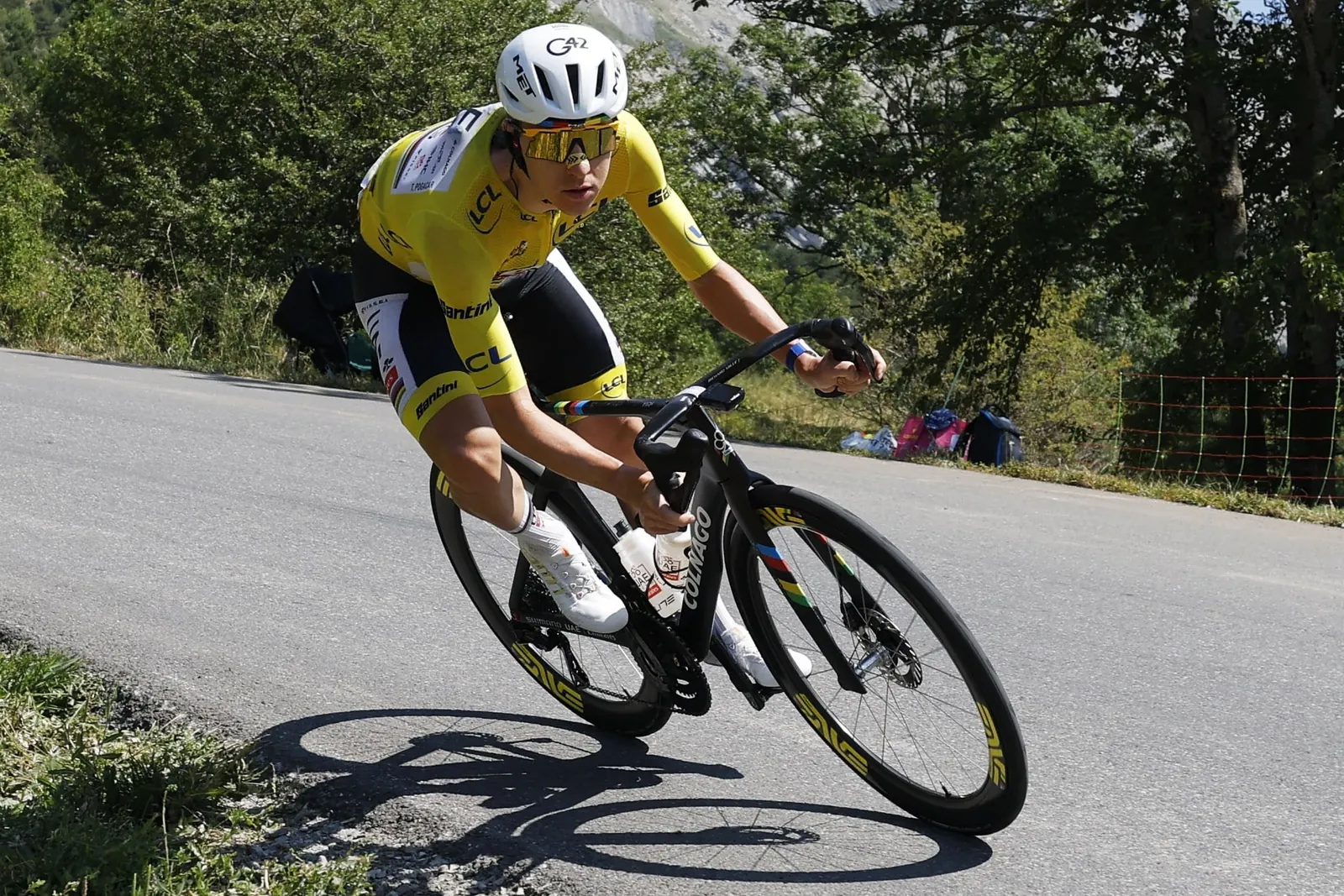 Tadej Pogacar tijdens de 19de rit naar Alpe d'Huez.