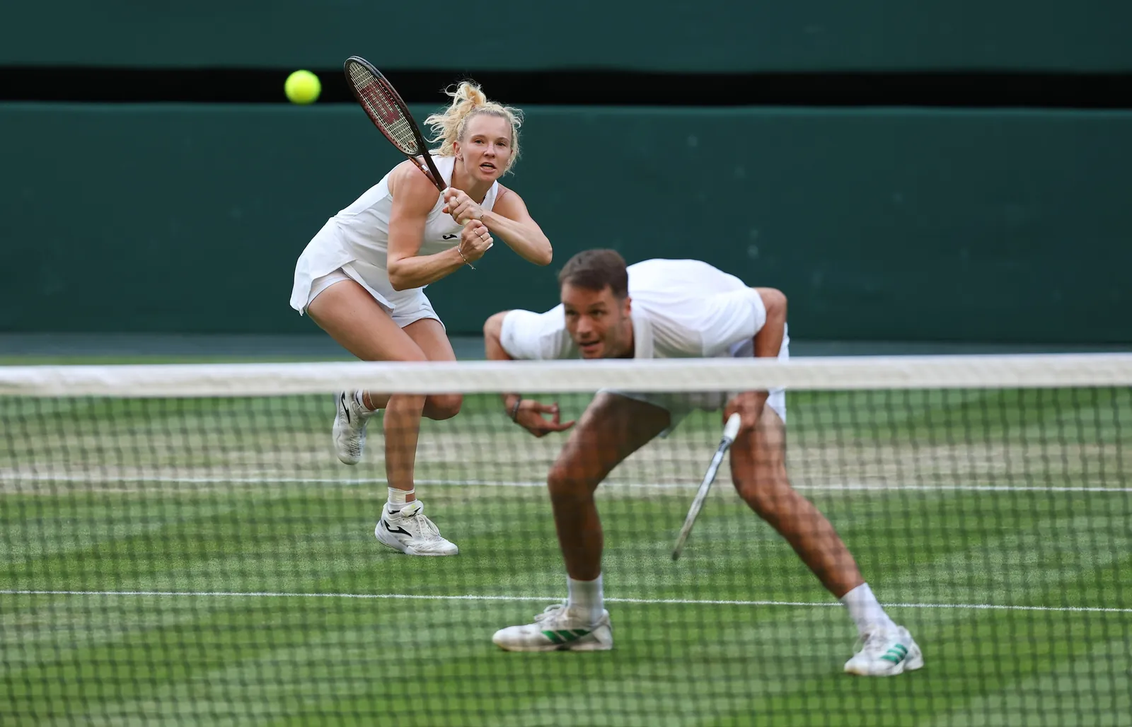 Katerina Siniaková met Sem Verbeek afgelopen Wimbledon tijdens de finale tegen Joe Salisbury en Luisa Stefani.BronGetty