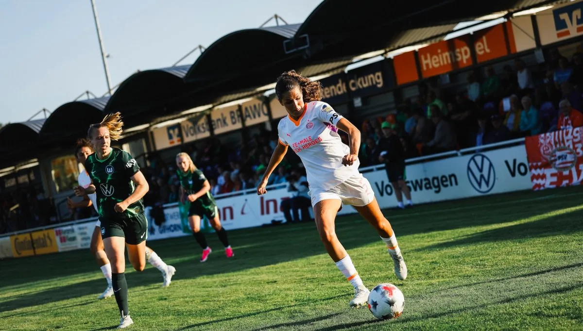 PSV vrouwen winnen Supercup na overtuigende zege op FC Twente