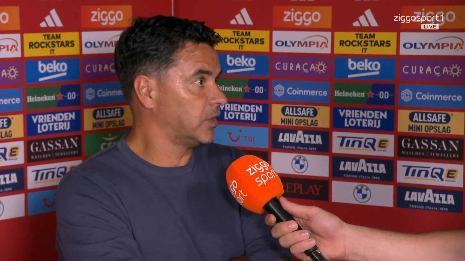 Míchel Sánchez ontevreden na 3-1 zege Ajax, blikt vooruit op duel met PEC Zwolle