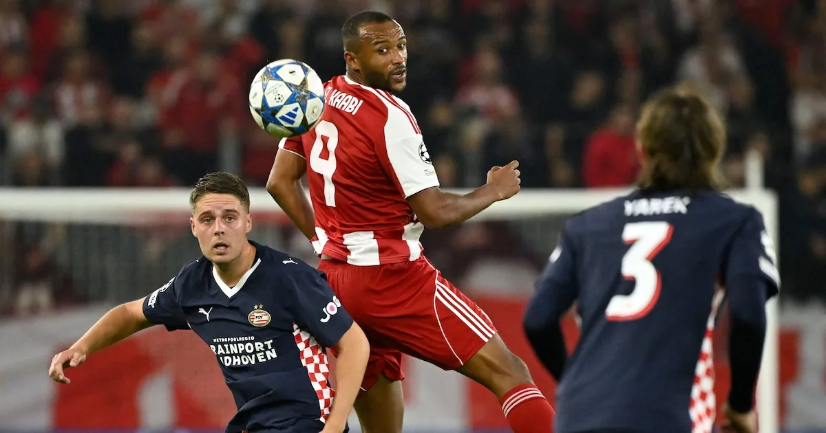 NEC vult selectie aan voor tweeluik met Olympiakos; vader van keeper reist mee naar Athene