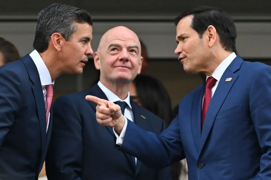 Infantino (m) met onder anderen Marco Rubio (r).